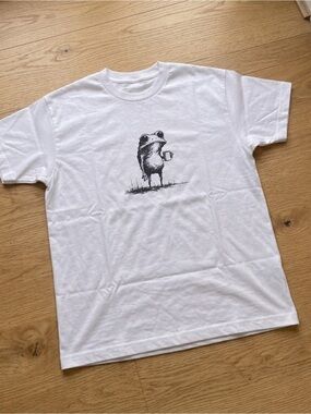 White Graphic T-Shirt with Frog Illustration